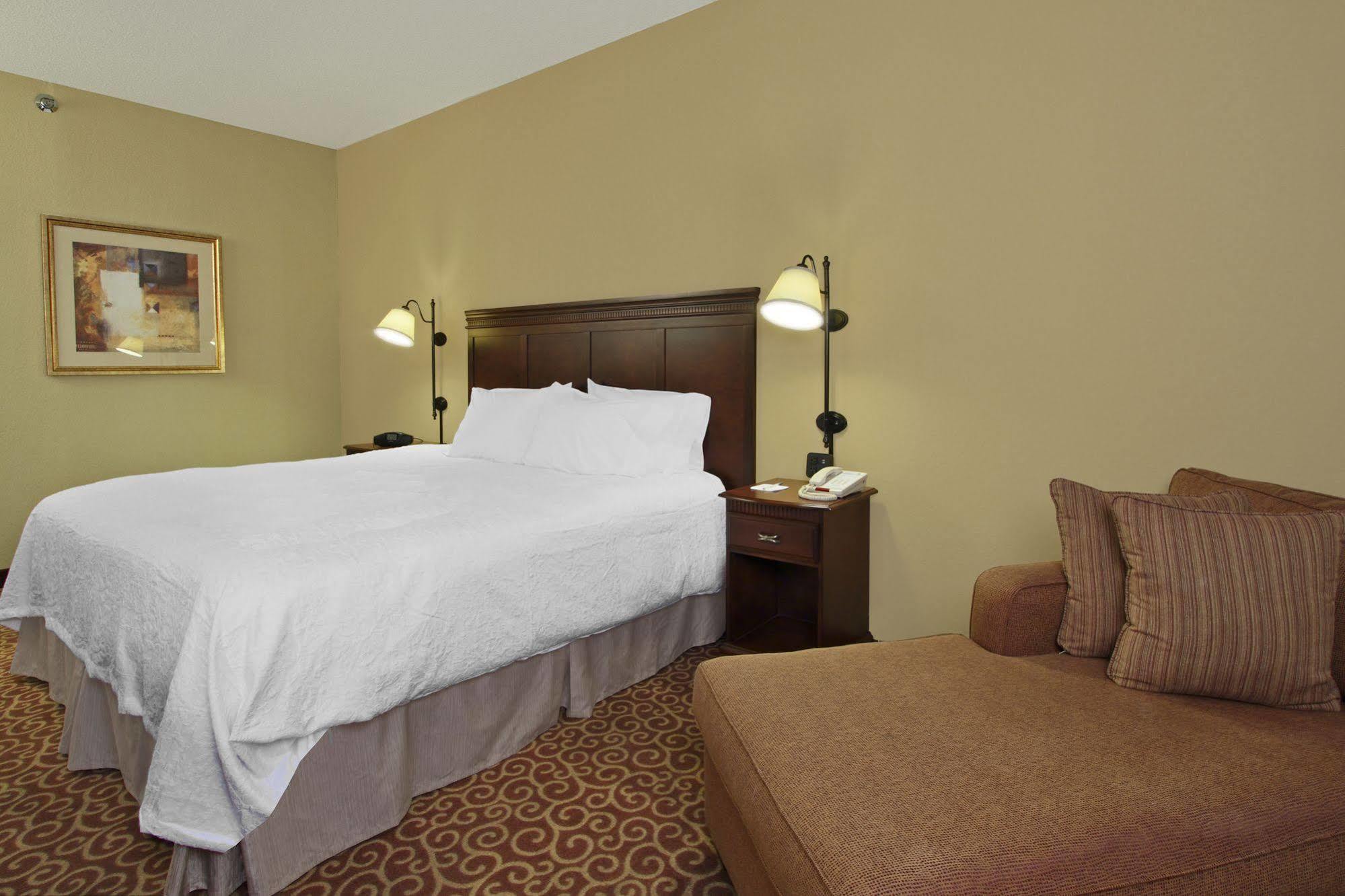 Hampton Inn Ръстън Екстериор снимка